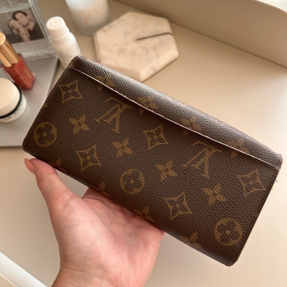 Louis Vuitton Sarah Wallet on chain - Picture 2 of 4